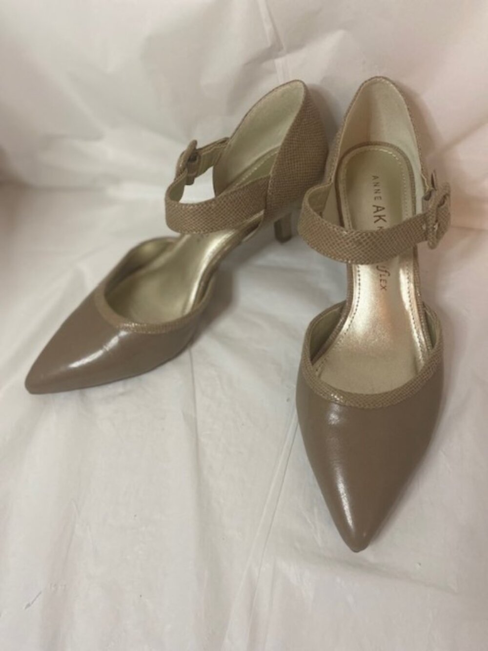 AK Anne Klein iFlex Taupe Tan Mary Jane D’Orsay Pointed Toe Pumps Heels Size 6.5 - Picture 2 of 7